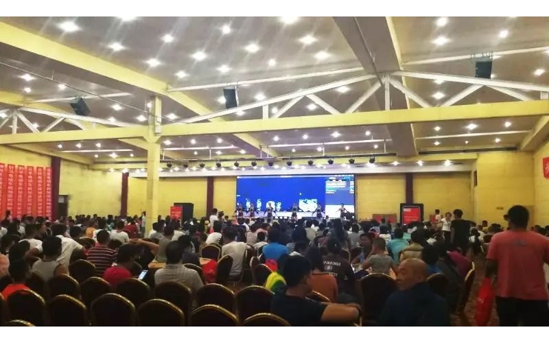 郑州客户答谢会太火爆!近1000人参会！半个小时订货突破1万组！